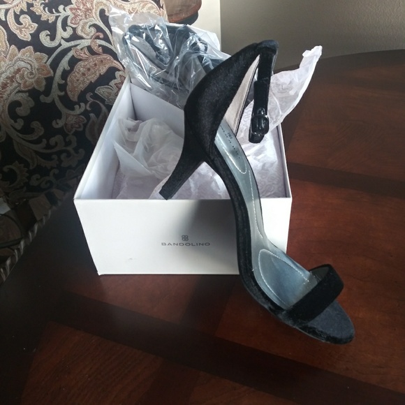 Bandolino Gorgeous Sexy Vintage Style Black Ankle Strap Heels 8.5 M NWT Orig Box - Picture 2 of 6